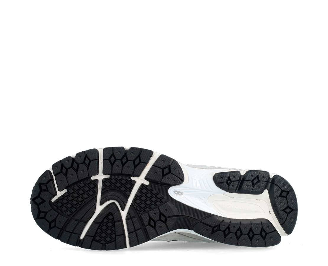 New Balance 2002 Silver Metallic CZ - M2002WD-158